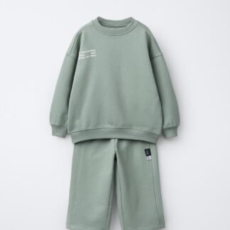 Conjunto deportivo niño